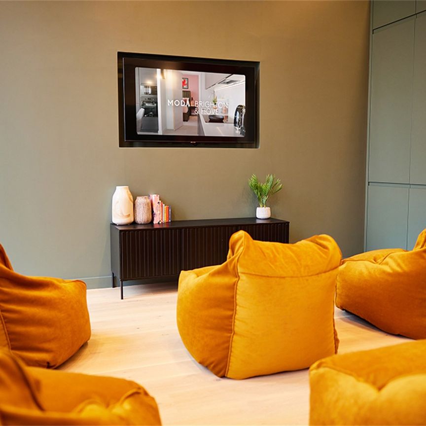 E074 - Moda, Hove Central (Brighton & Hove) - Photo 1