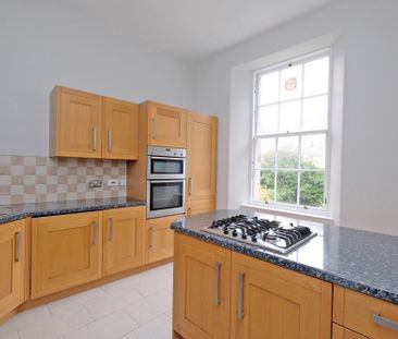 3 bedroom flat to rent - Photo 1