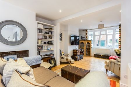 3 bedroom semi-detached house to rent - Photo 4