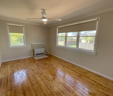 Three bedroom home in Fantastic Location! - Photo 4