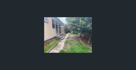 Spacious 4-Bedroom Home with Large Yard & Ample Parking - Photo 3