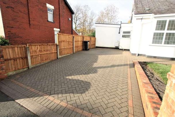 King Street, Westhoughton, BL5 - Photo 1