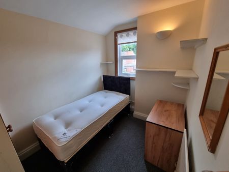 3 Bed Student Accommodation - Photo 4