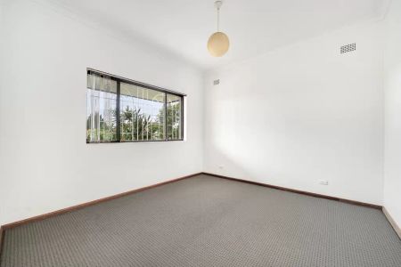 Charming Free-Standing Home with Original Period Features - Photo 3