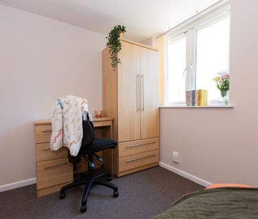 3 bedroom flat to rent - Photo 6