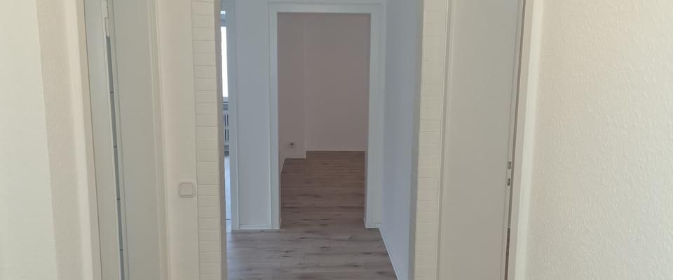 Direkt am Rhein! Renovierte 3-Zimmer-Wohnung mit Balkon zu vermieten! - Foto 1