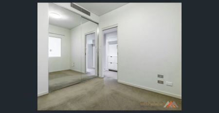 Furnished 1 Bedroom Apartment - GREAT LOCATION!!! - Photo 4