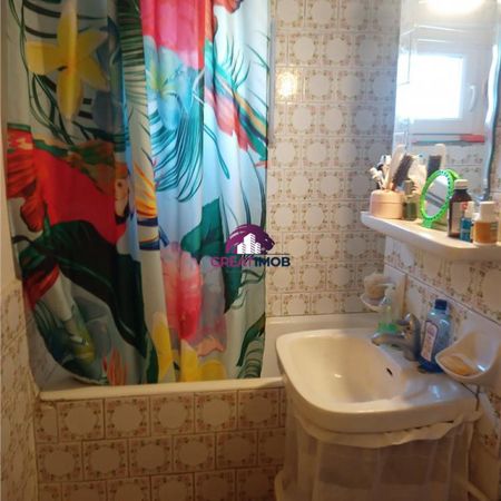 1 camera dintr-un apartament cu 3 camere. - Photo 4