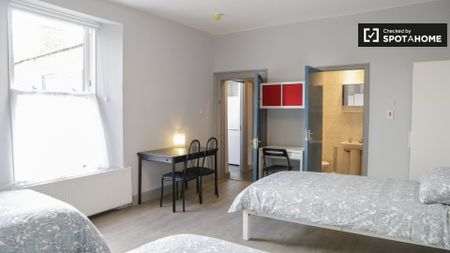 Bed for rent in 6-bedroom house in Phibsborough - Photo 5