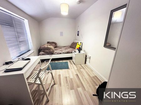 5 bedroom semi-detached house to rent - Photo 4
