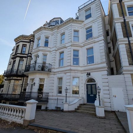 Trinity Crescent, Folkestone, CT20 2ES, Kent - Photo 4