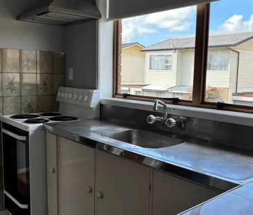 Secure, Private and Convenient in Otahuhu - Photo 2