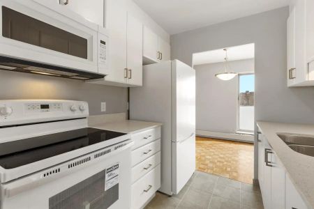 Canterbury Square — Renovated 1 Bedroom - Photo 5