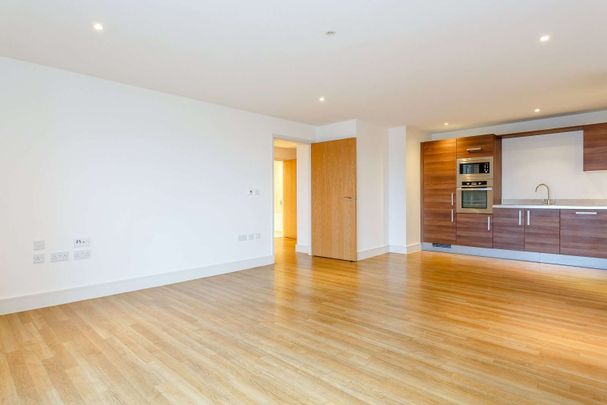 A modern two bedroom apartment with balcony - Photo 1