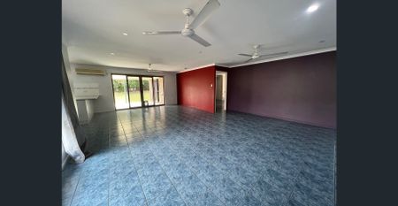 AIR CONDITIONED HOME WITH 2 BAY SHED - Photo 2