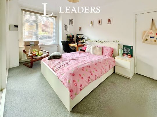 6 bedroom detached to rent Melville Road, Winton - Photo 1