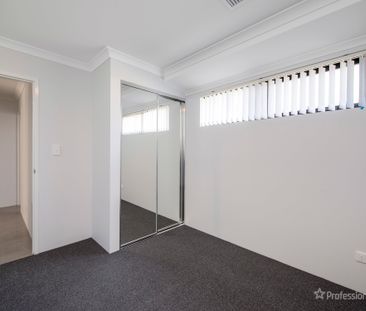 25 Gunbower Circuit, Baldivis WA 6171 - Photo 3