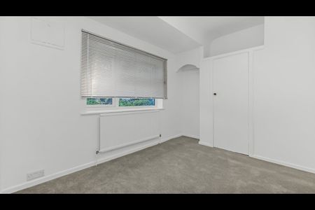 4 Bed Terraced House, Hoylake Road, W3 - Photo 2