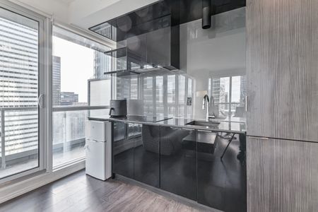 For Lease - 70 Temperance Street Unit# 3706, Toronto, Ontario - Photo 4