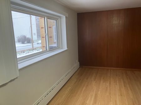 Manitoba, 355 St. Anne's Road, R2M 3B6, Winnipeg - Photo 2