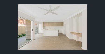 TOWN HOUSE 7 MINUTES FROM THE BEACH - Photo 2