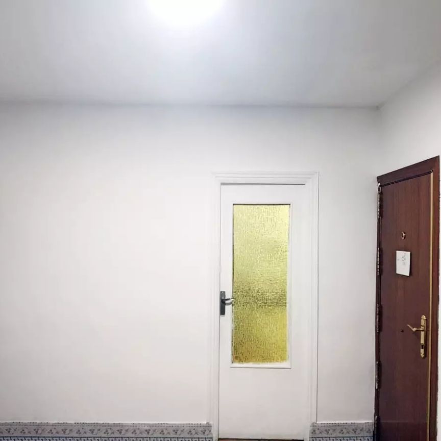 Double bed in Rooms for rent in functional 3-bedroom apartment in Villaverde - Foto 1