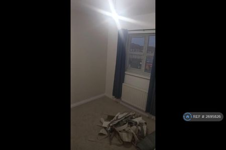 4 bedroom detached house to rent - Photo 2