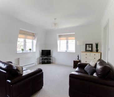 The Pavilions, Crabbetts Park, Worth, RH10 - Photo 2