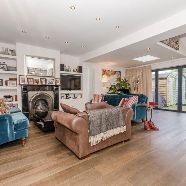 6 Bed Semi-Detached House, Abbots Gardens, N2 - Photo 1