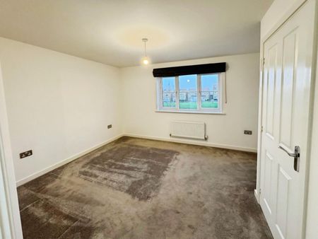 4 bedroom House To Let - Photo 3