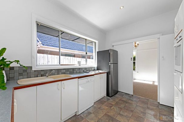 For Lease – Light-Filled Family Home in a Leafy Beaumaris Pocket - Photo 1