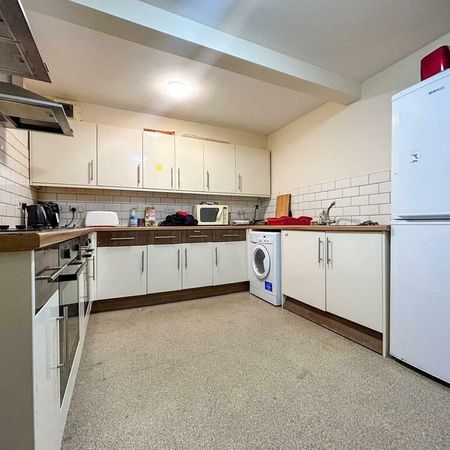 1 bedroom in a house share to rent - Photo 3