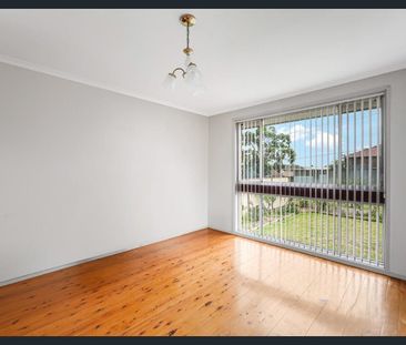 For Rent: 3 Bedroom Family-Friendly Home in Prairiewood - Photo 1