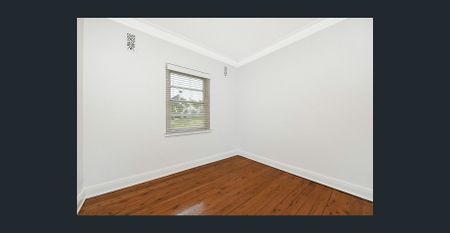 Sun-Filled 2 Bedroom Plus Study Apartment - Photo 3