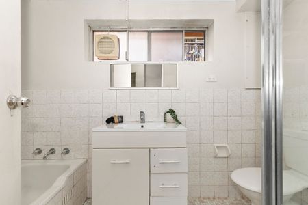 Comfortable & Convenient Living in the Heart of Eastwood - Photo 4