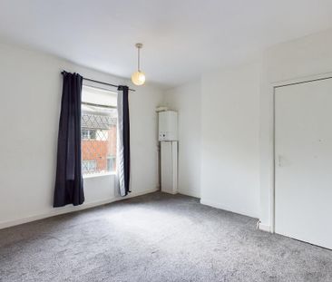 2 bedroom end of terrace house to rent - Photo 3