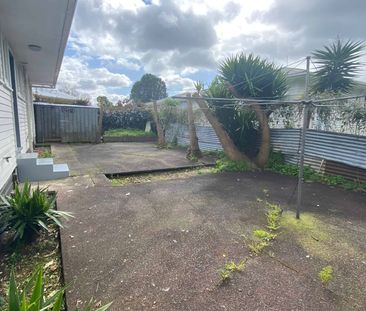 Small 3 bedroom house - Photo 1