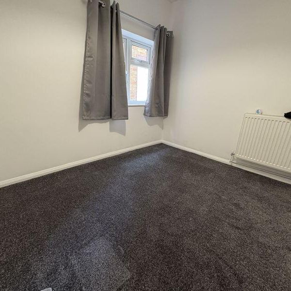 5 bedroom semi-detached house to rent - Photo 1