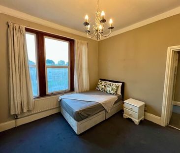 1 Bed Flat, Lynton Road, W3 - Photo 5