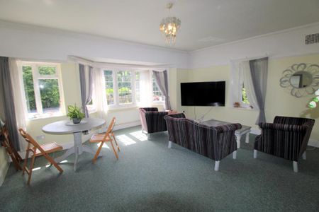 4 bedroom maisonette to rent - Photo 2