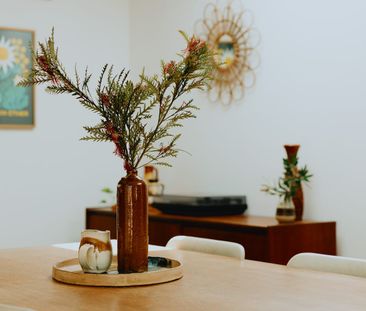 Cozy & Light-Filled 3-Bedroom Cottage - Photo 3