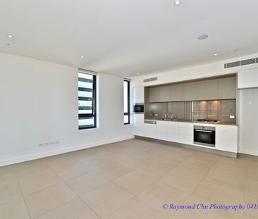 Modern 1-bedroom apartment + study at ERA Chatswood - Photo 3