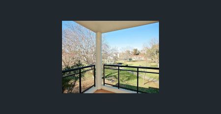 Fully furnished Three Bedroom Two Bathroom Two Car Park with Best Location! - Photo 5