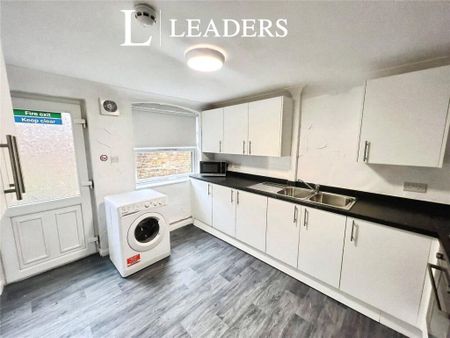 1 bedroom in a house share to rent - Photo 5