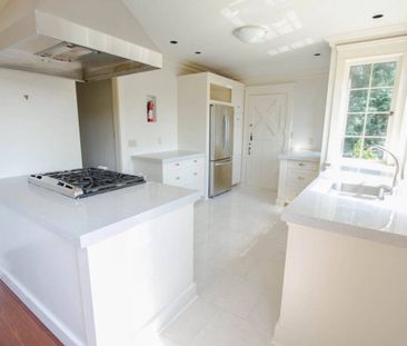 1566 Gordon Ave, West Vancouver - Photo 3