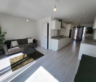 3 bedroom townhouse to rent - Photo 2