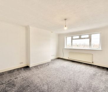 3 bed Flat Manners Corner, Manners Way, Southend-On-Sea, SS2 - Photo 3