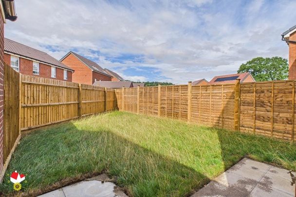 Blakeley Walk, Winnycroft - Photo 1