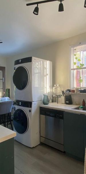 5 1/2 for rent in NDG / 5 1/2 a Louer dans NDG - Photo 1