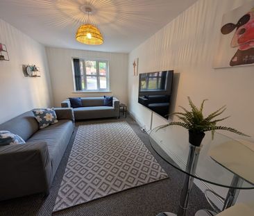 6 Bed Terraced House, Denison Court, NG7 - Photo 3